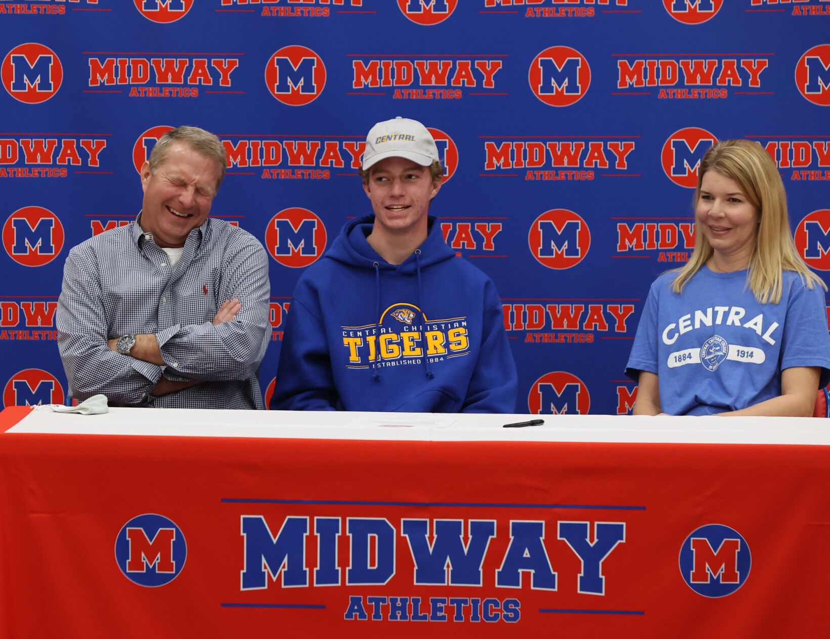 signing day Midway41.JPG
